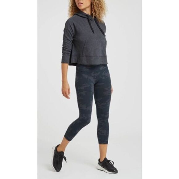 Spanx Look At Me Now Seamless Cropped Black Camo Leggings Sz. M - Picture 1 of 4